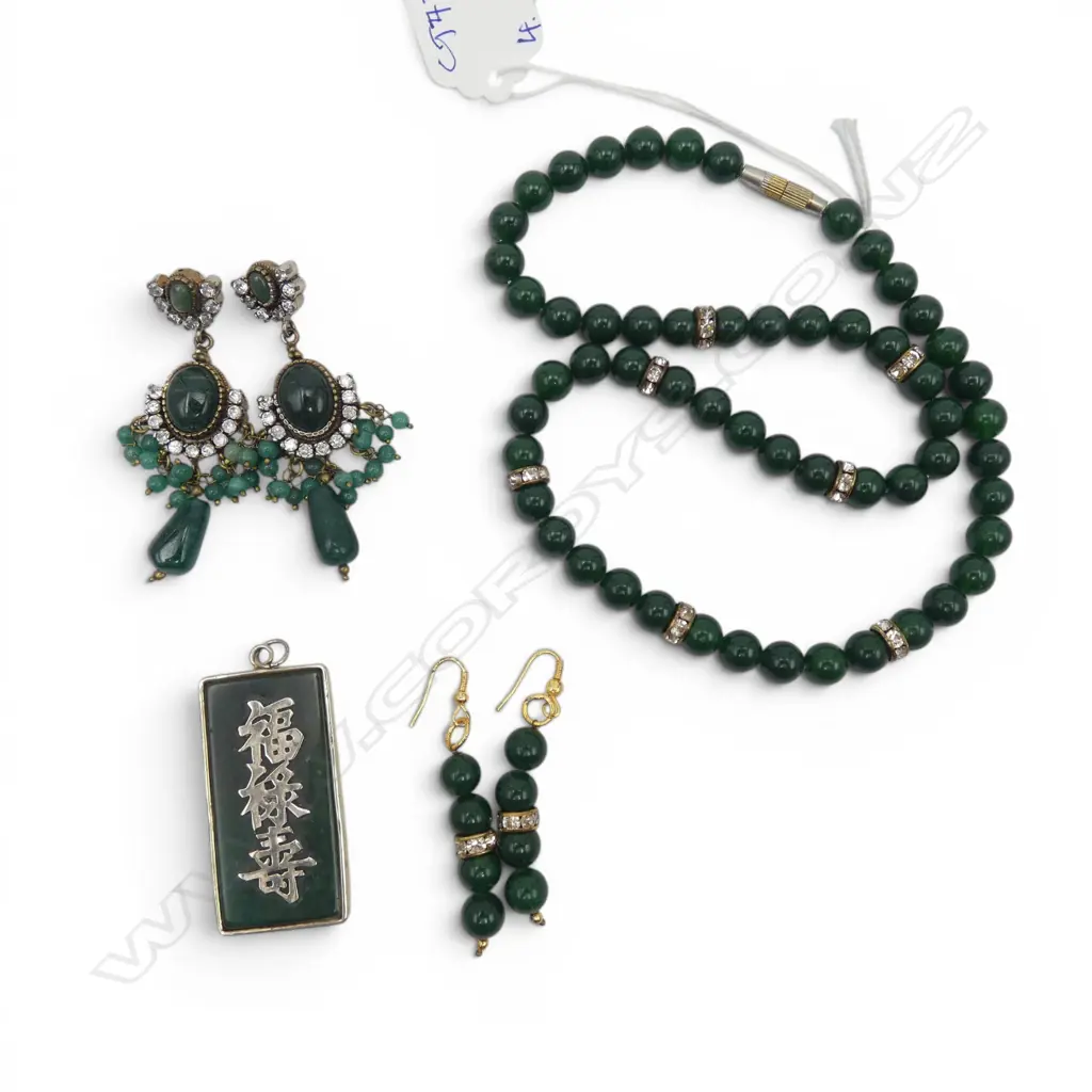 4 PCES JADE JEWELLERY; 2 PRS EARRINGS, NECKLACE, PENDANT Image 1++