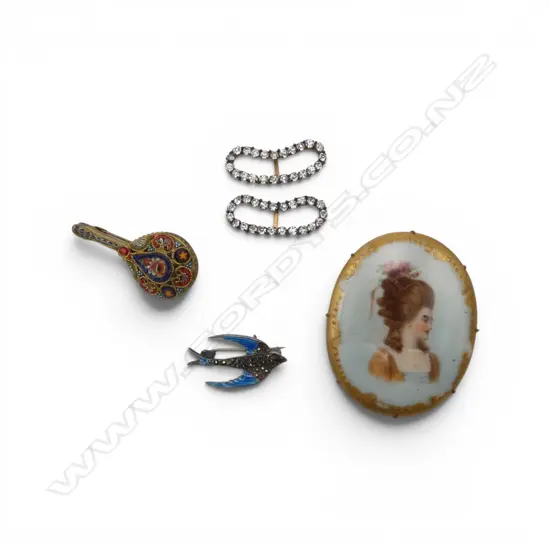 SMALL BAG CONT BROOCHES SHOE BUCKLEL;S S/SILVER SWALLOW BROOCH 