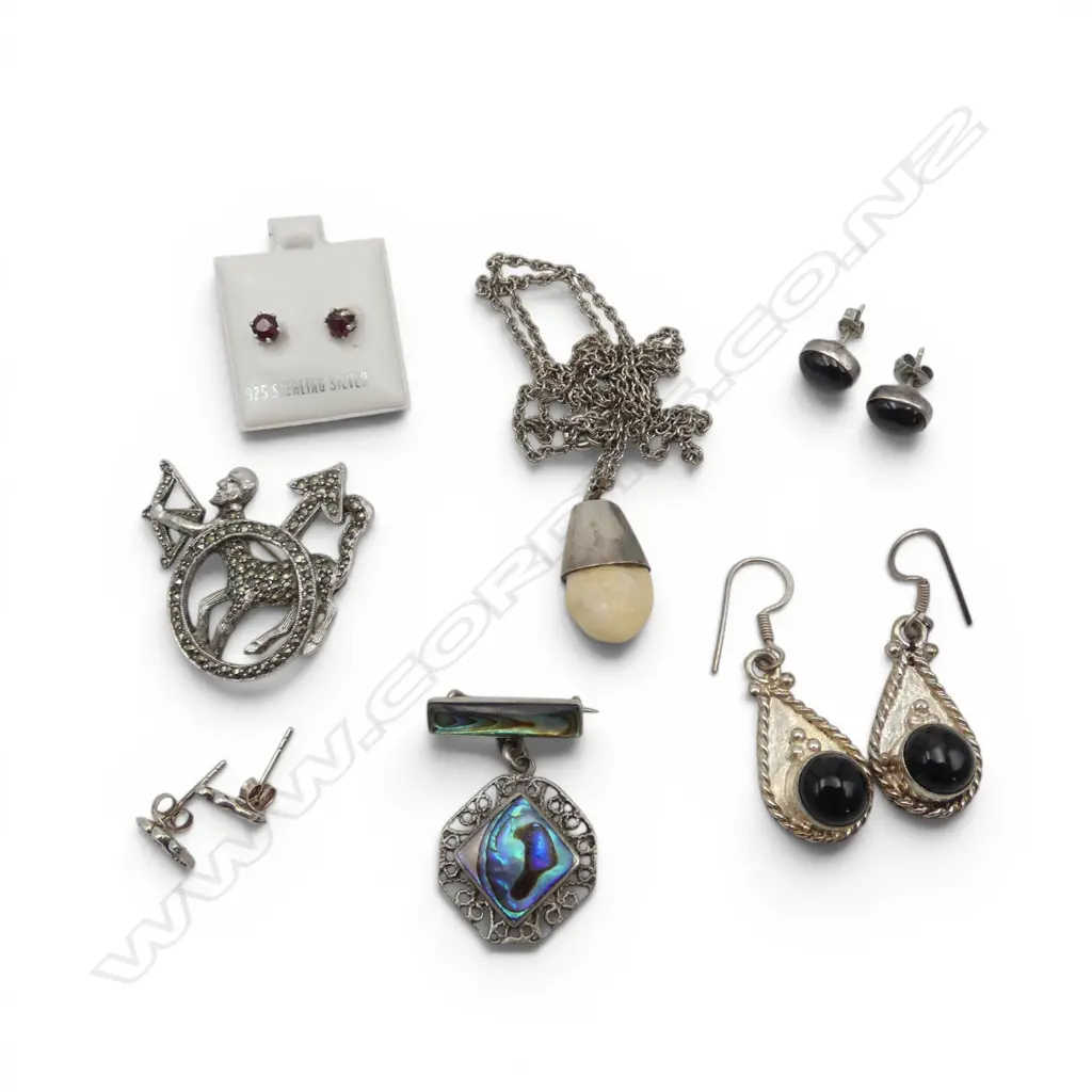 GROUP OF MOSTLY S/SILVER JEWELLERY, incl. 4 pairs earrings, necklace, 2 brooches etc Image 1++