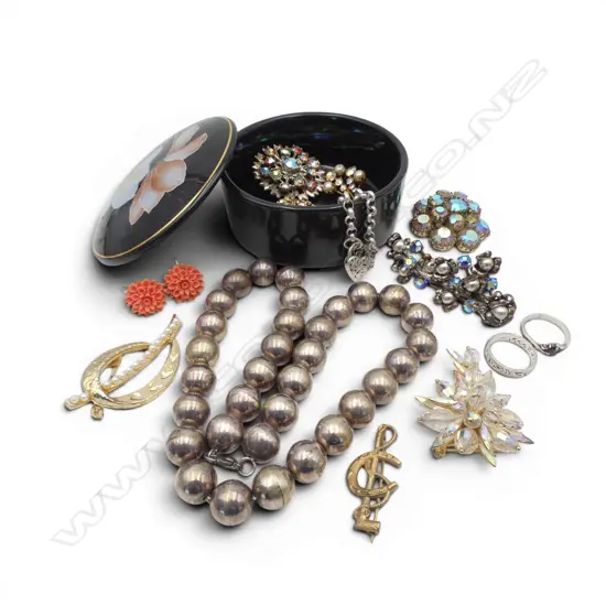 2 925 SILVER RINGS + BRACELET 13.6gms + COSTUME JEWELLERY