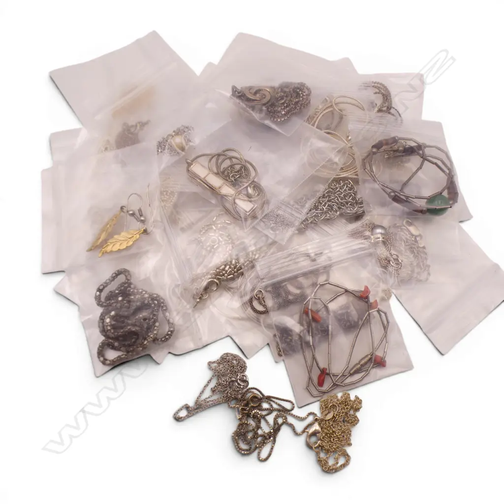 STG SILVER NECKLACES Image 1++