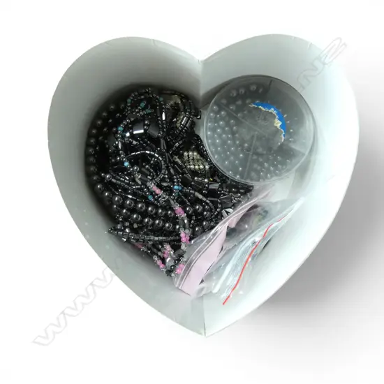 LARGE COLLECTION OF HEMATTE JEWELLERY & BEADS