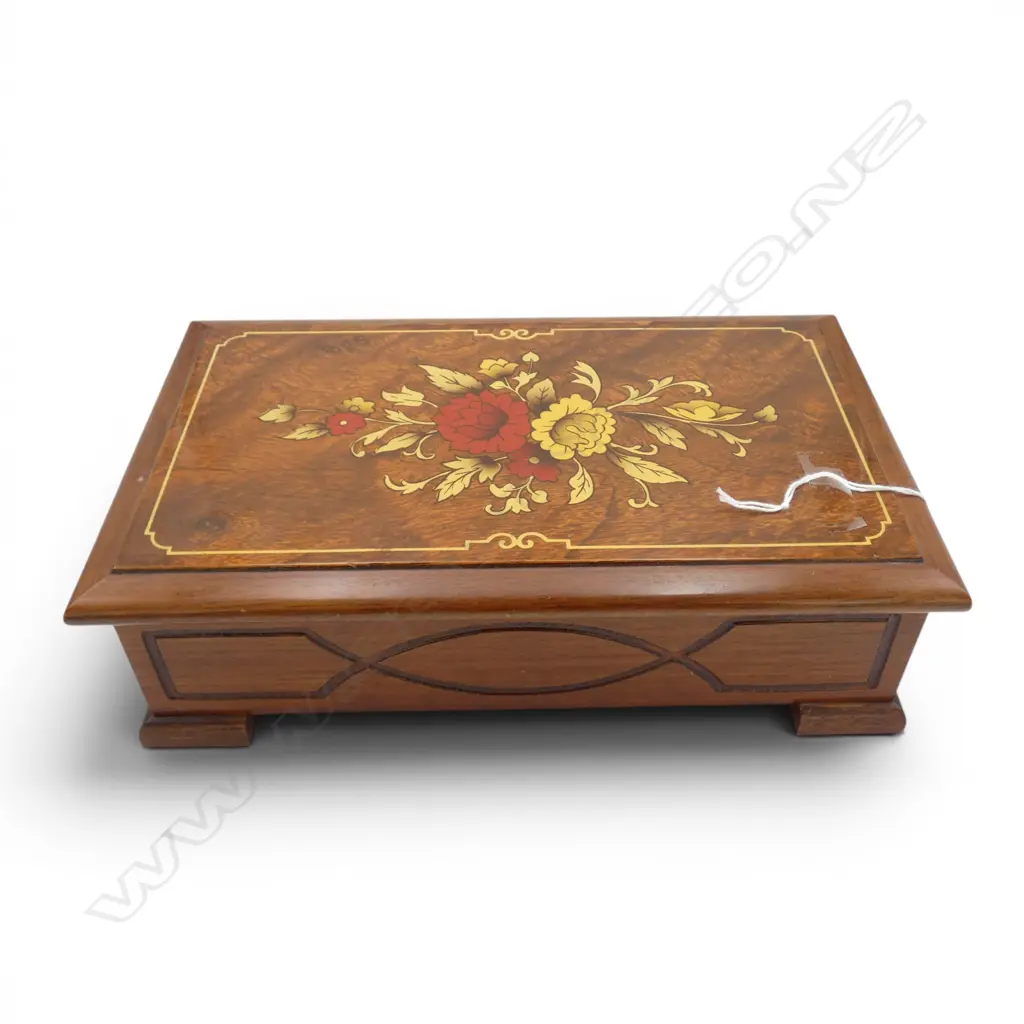 JEWELLERY BOX & ASST. CONTENTS Image 1++