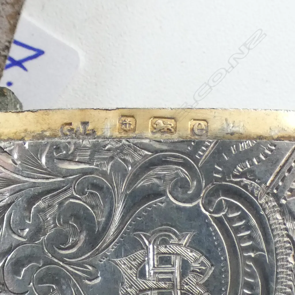 Birmingham 1904 SILVER ENGRAVED VESTA 21gms Image 1++