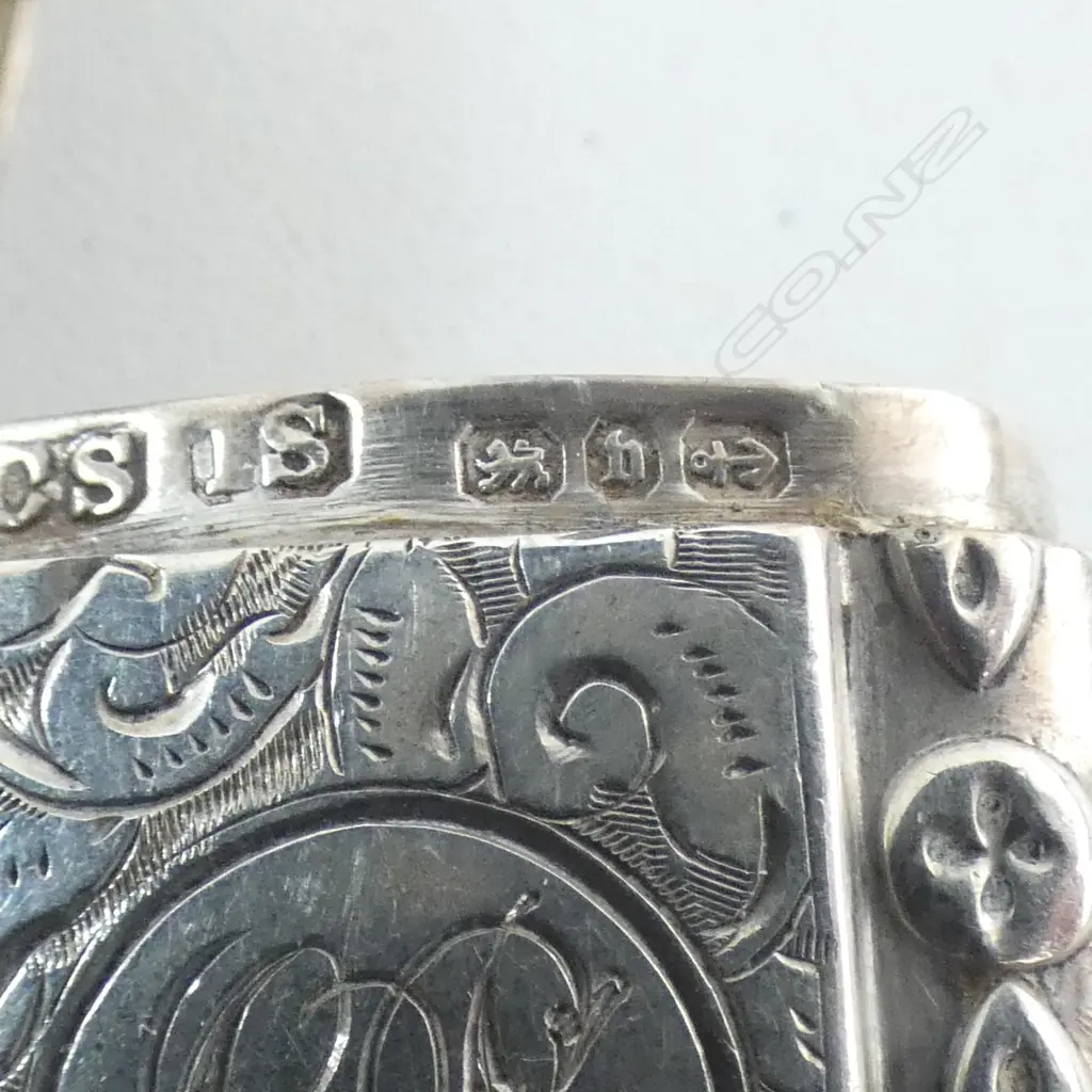 EDWARDIAN SILVER VESTA nicely engraved 15.7gms Image 1++