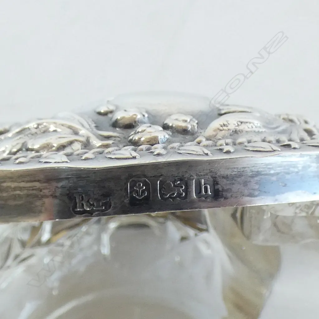 S/SILVER  TOPPED  EDWARDIAN HEART SHAPED TRINKET JAR BIRMINGHAM 1907 MAKER R PRINGLE SILVER WIEGHT 7.5GMS Image 1++