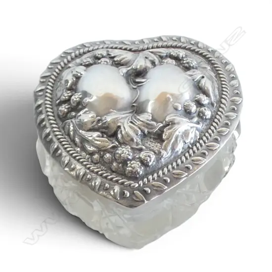 S/SILVER  TOPPED  EDWARDIAN HEART SHAPED TRINKET JAR BIRMINGHAM 1907 MAKER R PRINGLE SILVER WIEGHT 7.5GMS