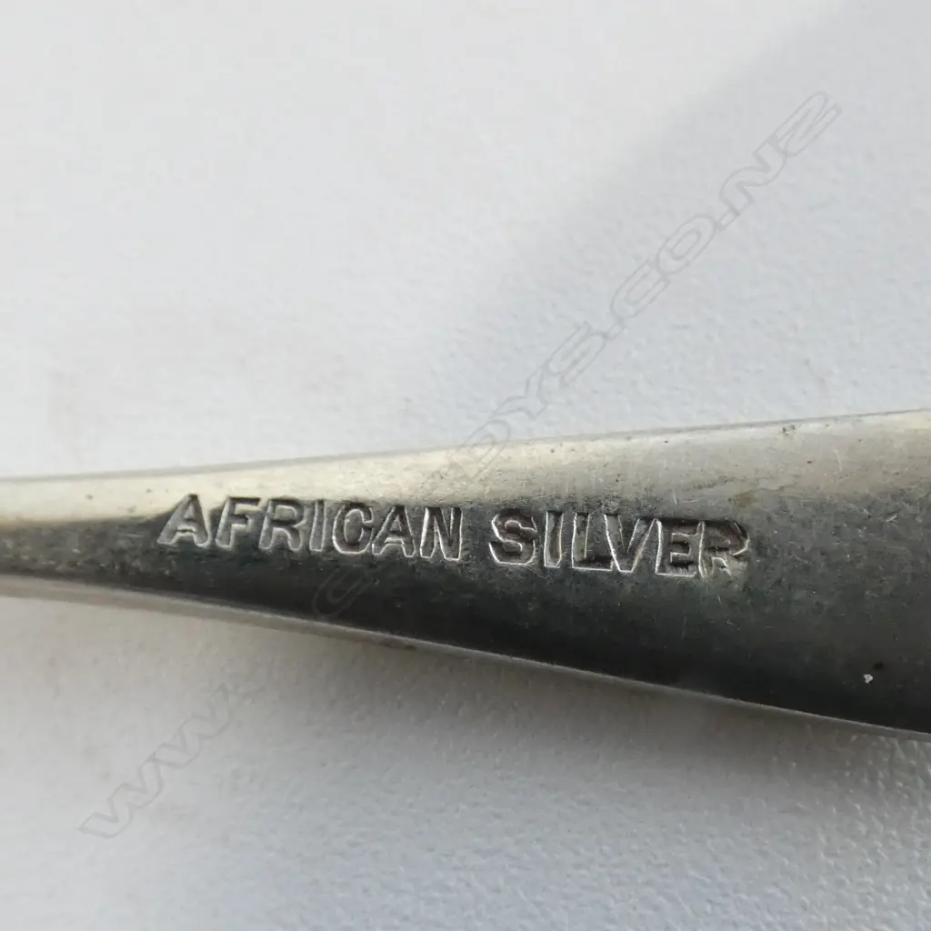 STG SILVER 20thC PIERCED DESIGN BOWL w. GLASS INTERIOR + SILVER BROOCH & AMERICAN SILVER SALT SPOON 66gms Image 1++