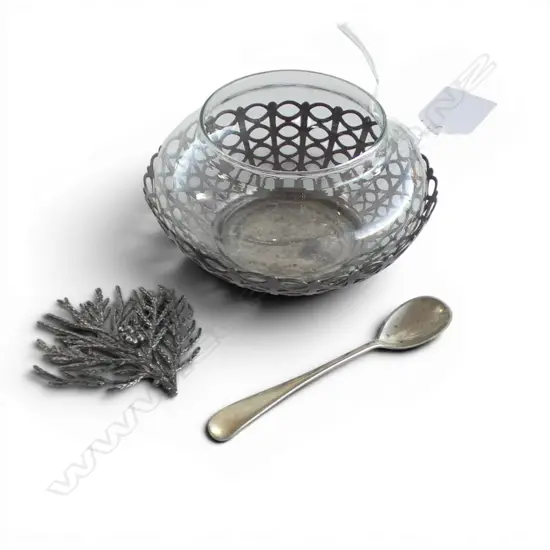 STG SILVER 20thC PIERCED DESIGN BOWL w. GLASS INTERIOR + SILVER BROOCH & AMERICAN SILVER SALT SPOON 66gms