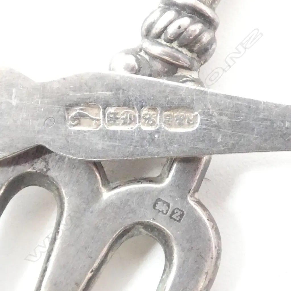 5 PCS SILVER; 2 BUTTER KNIVES, 2 FORKS 1 w MOP HANDLE & CORK STOPPER, 61gm w/out cork Image 1++