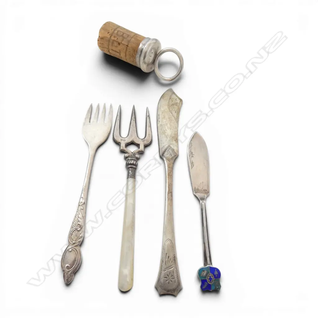 5 PCS SILVER; 2 BUTTER KNIVES, 2 FORKS 1 w MOP HANDLE & CORK STOPPER, 61gm w/out cork Image 1++