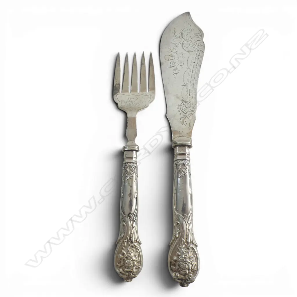 PR S/SILVER HANDLED FISH SERVERS Image 1++