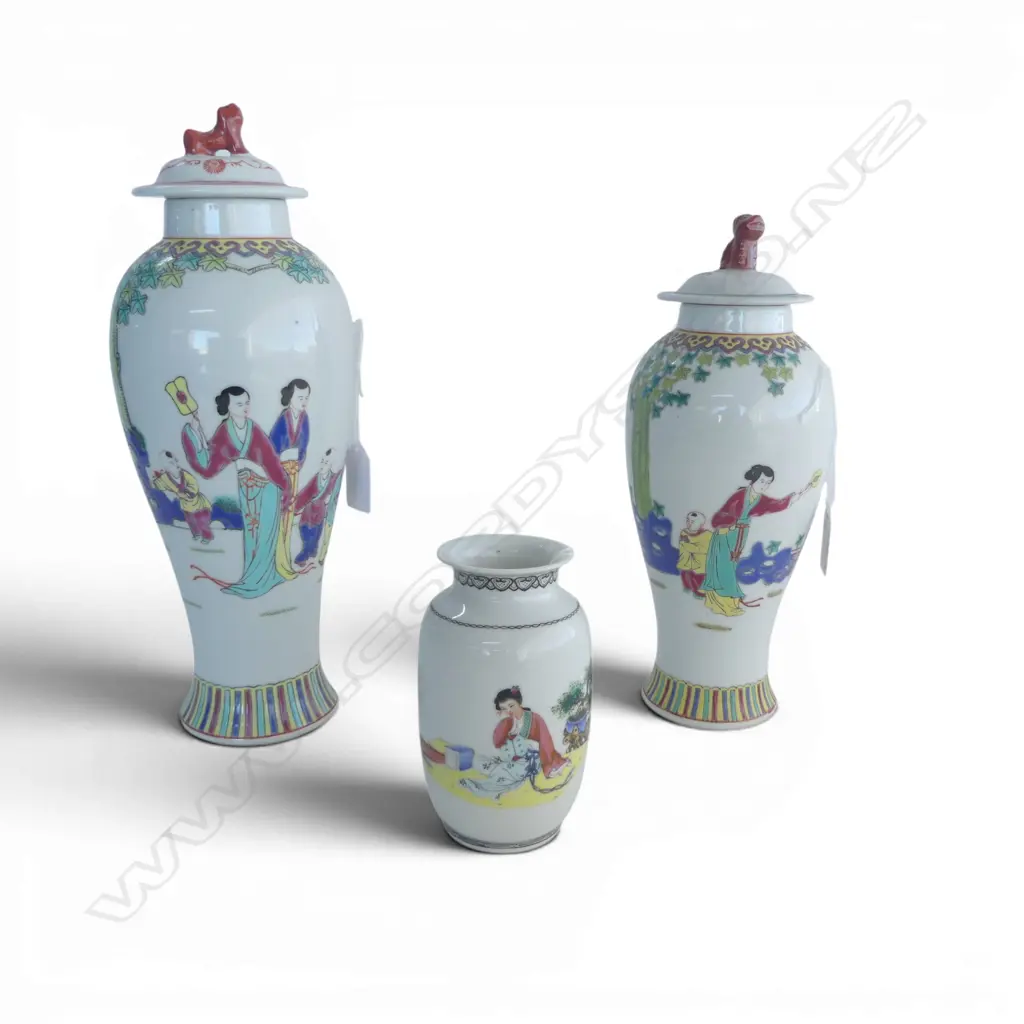 3 CHINESE FAMILLE ROSE VASES; 2 LIDDED BALUSTER VASES, H.250/290mm & SML VASE, H.120mm Image 1++
