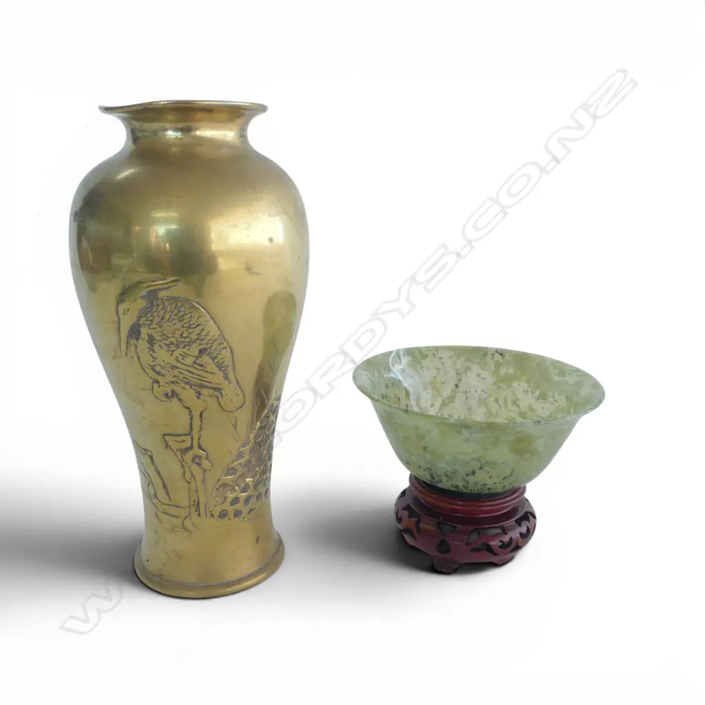 VINTAGE ORIENTAL BRONZE STORK VASE H180 & CHINESE JADE BOWL ON STAND DIA100MM Image 1++