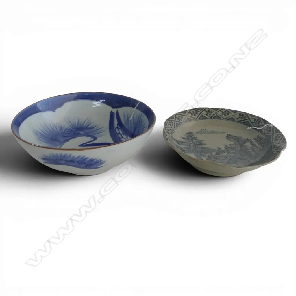 2 JAPANESE BLUE & WHITE BOWLS DIA250 & 230MM Image 1++