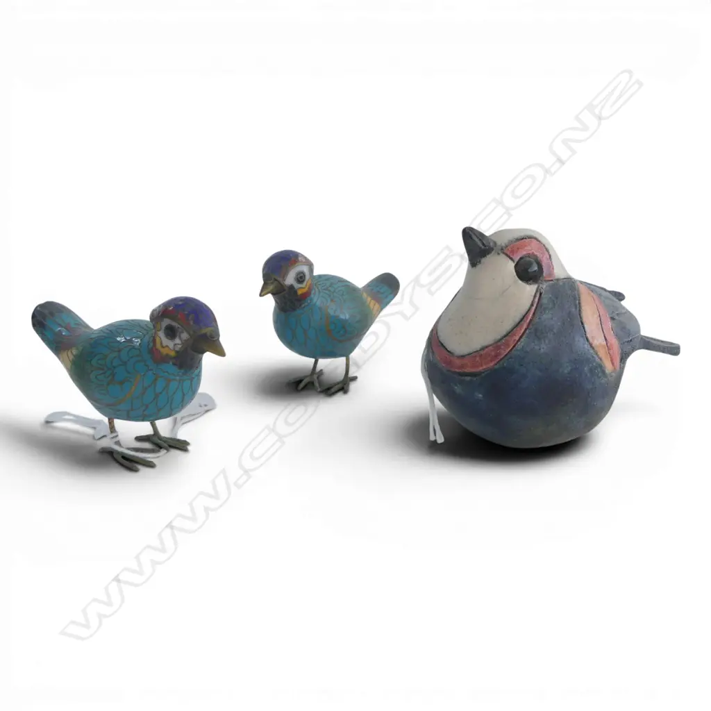 2 CHINESE CLOISONE BIRDS L90MM & NZ STUDIO POTTERY BIRD ORN  L110MM Image 1++