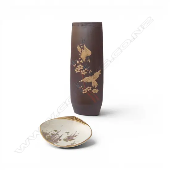 JAPANESE TERRACOTTA VASE BIRD DESIGNS H300 & SATSUMA SHELL DISH DIA 140MM
