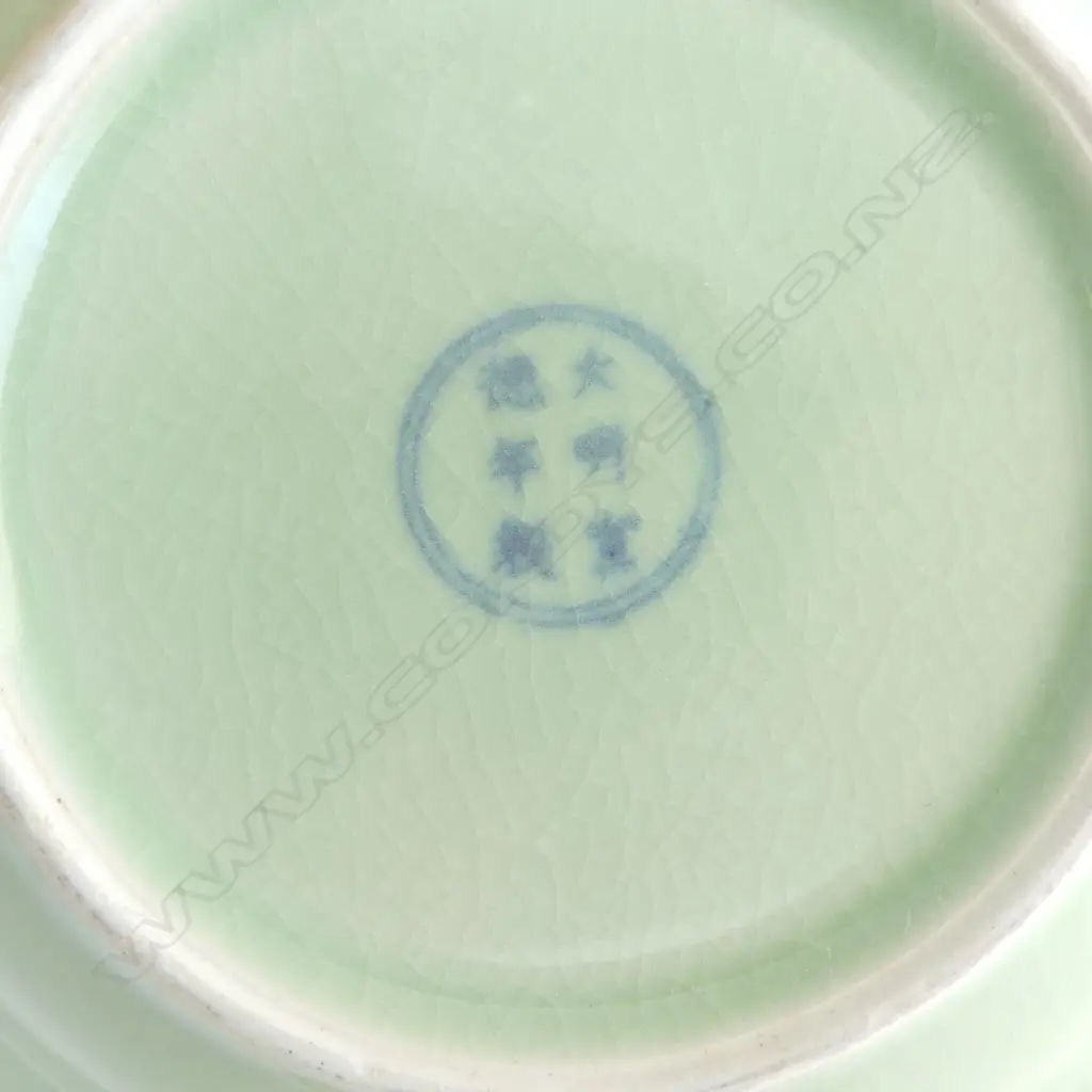 BLUE & WHITE GINGER JAR, H.160mm & CELADON GLAZED DISH, D.200mm Image 1++