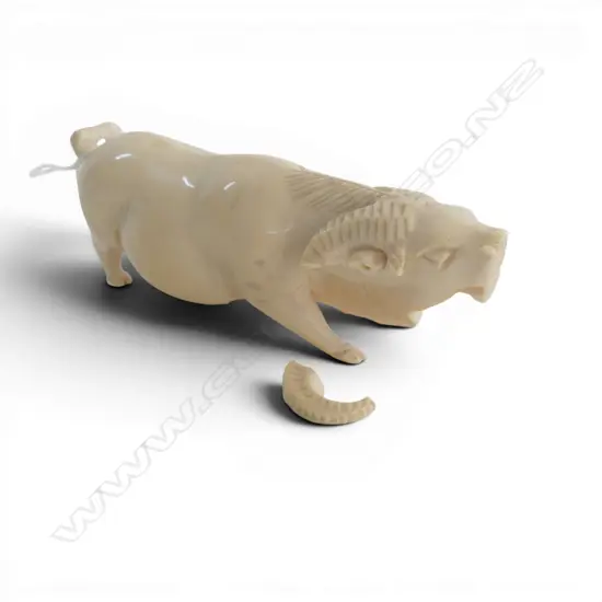 CARVED IVORY HORNED GOAT 1HORN AF L150MM