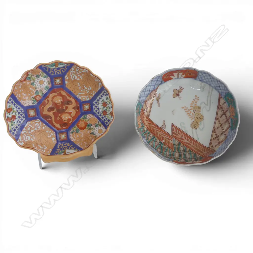 2 CHINESE IMARI PAT PORCELAIN DISHES 1 CHIP TO BASE DIA150MM Image 1++