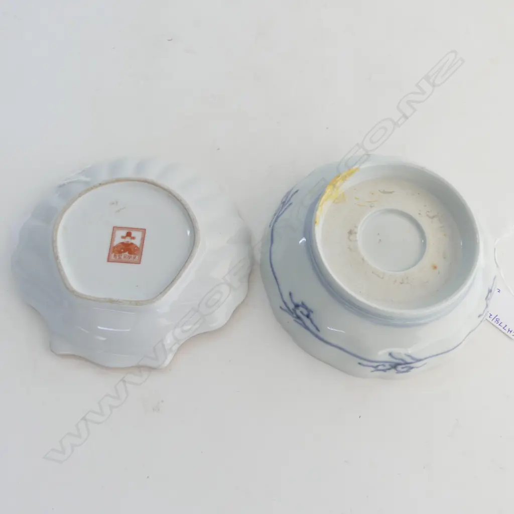 2 CHINESE IMARI PAT PORCELAIN DISHES 1 CHIP TO BASE DIA150MM Image 1++