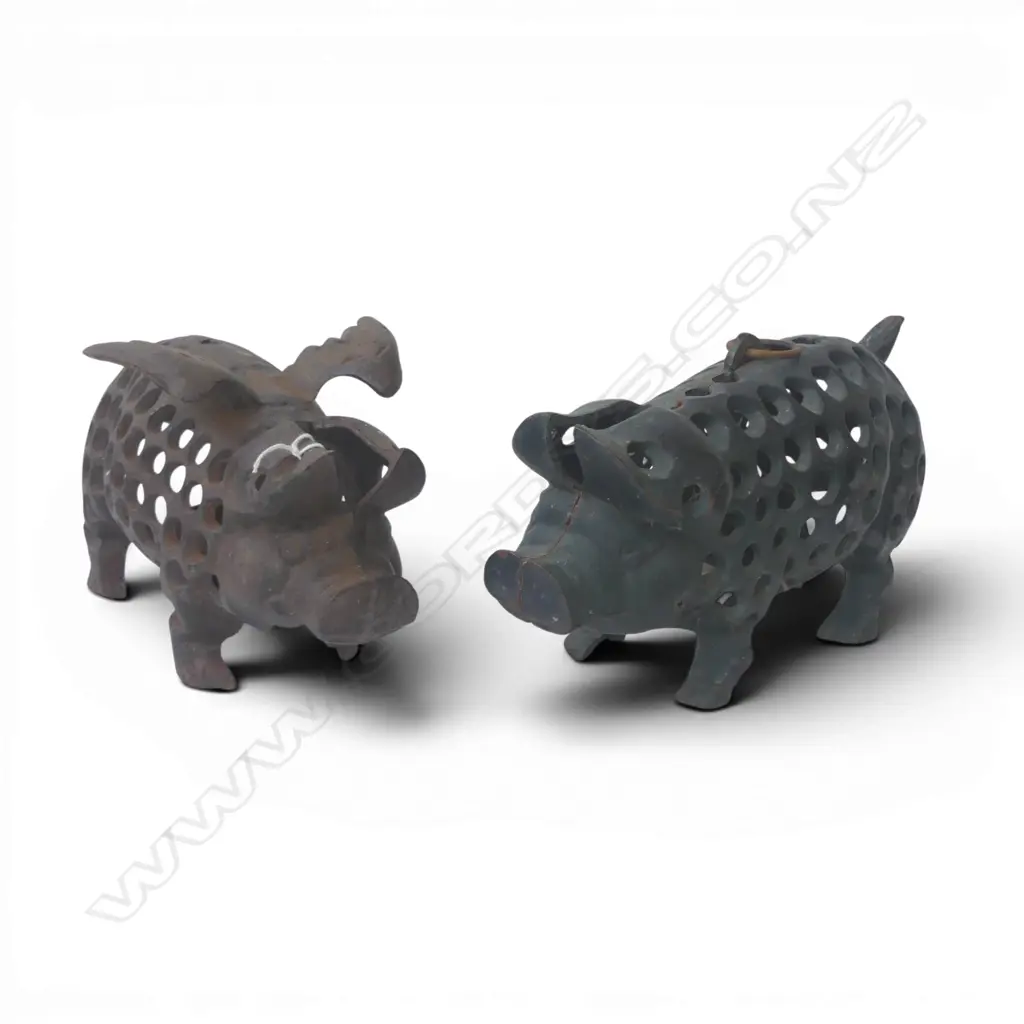 2 CAST IRON PIG TEA LIGHTS L.270mm Image 1++