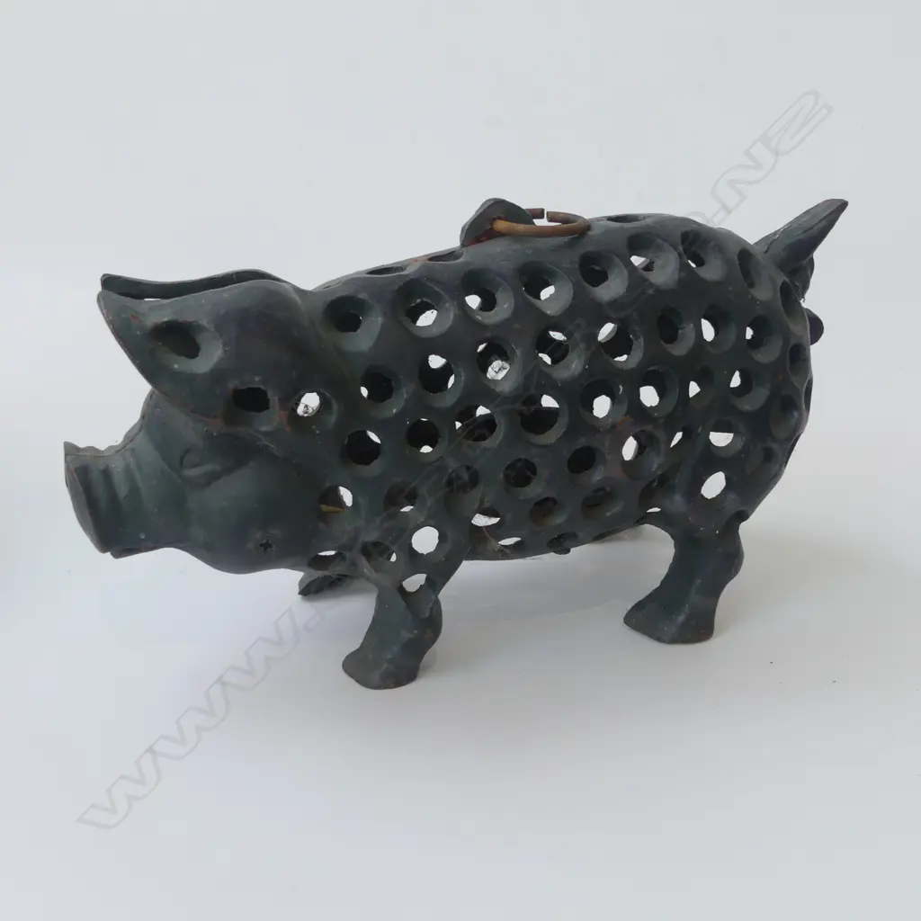 2 CAST IRON PIG TEA LIGHTS L.270mm Image 1++