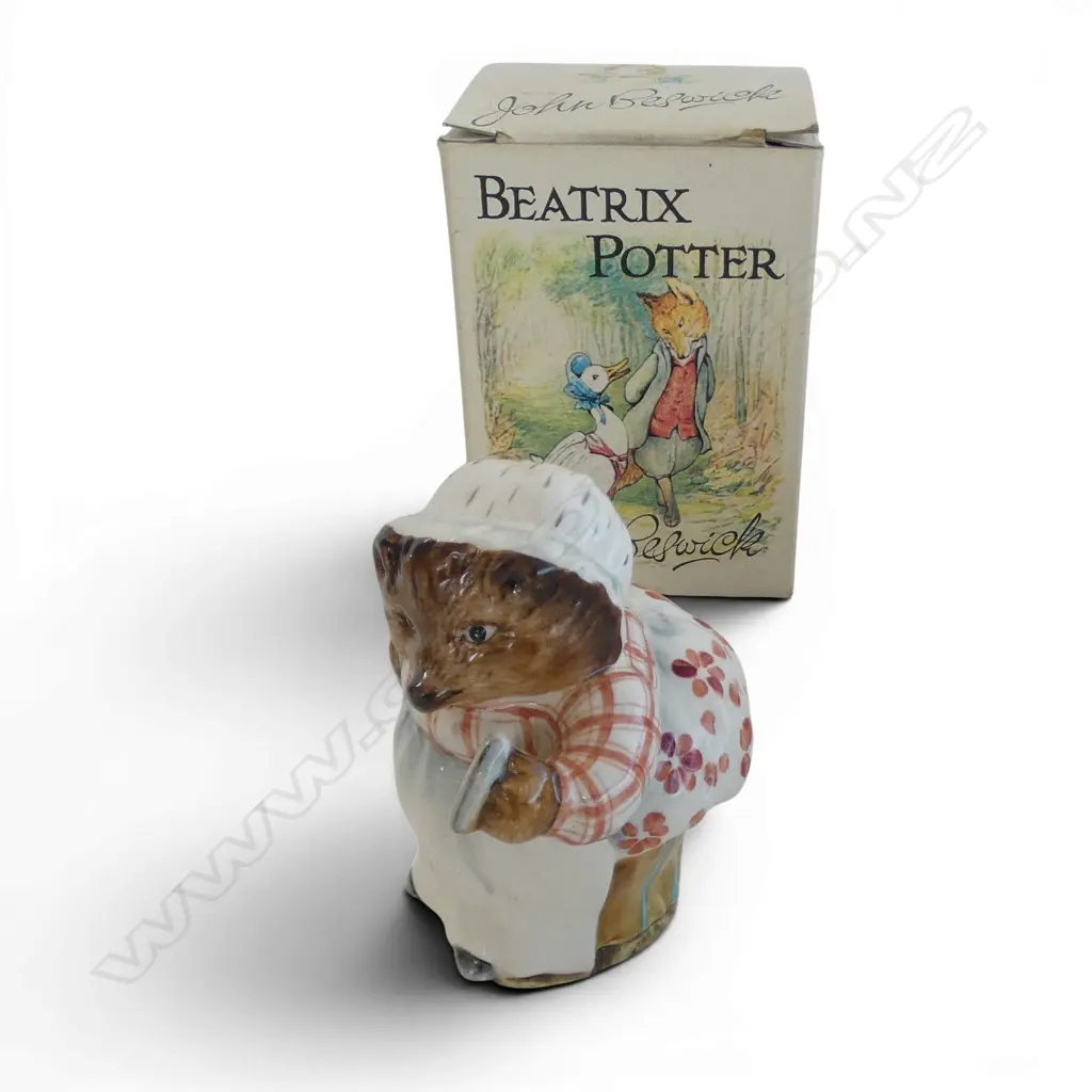 BESWICK BEATRIX POTTER 'MRS TIGGY WINKLE' H.80mm, early gold backstamp & original box Image 1++