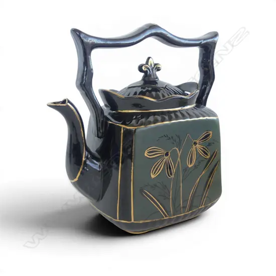 VICTORIAN AESTHETIC MOVEMENT TEAPOT JACKFIELD WARE ENGLAND, H.200MM L.190MM
