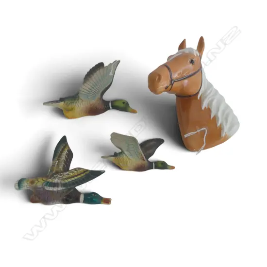 3 CHINA WALL DUCKS & CHINA WALL HORSE HEAD H150MM