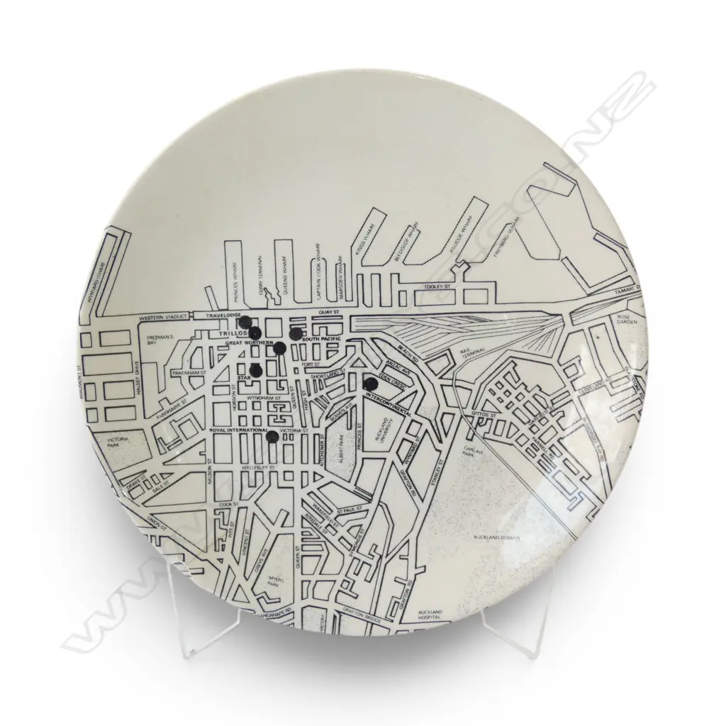 CROWN LYNN MAP OF AUCKLAND PLATE, 220mm dia, HAIRLINES Image 1++