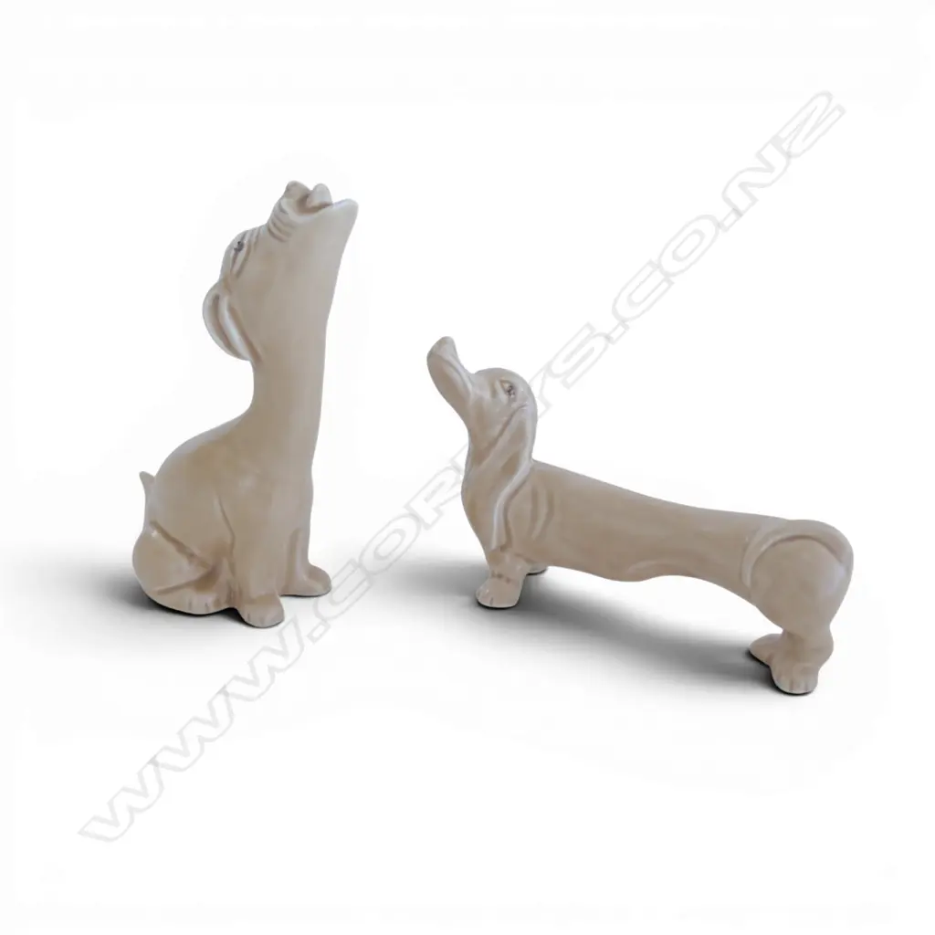 2 SYLVAC FIGURINES; EARLY DACHSHUND #2595, L.50mm & COMICAL DOG #259, H.50mm Image 1++