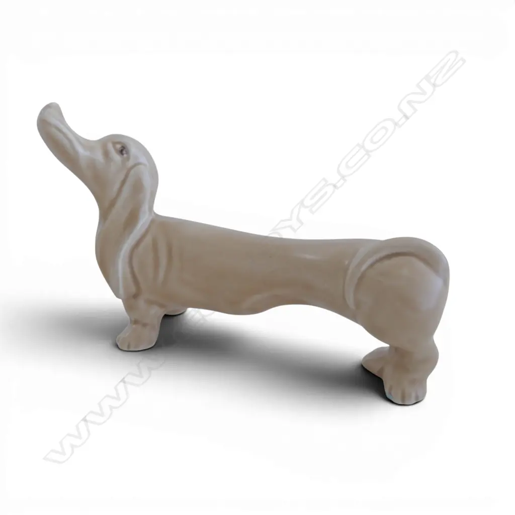 2 SYLVAC FIGURINES; EARLY DACHSHUND #2595, L.50mm & COMICAL DOG #259, H.50mm Image 1++