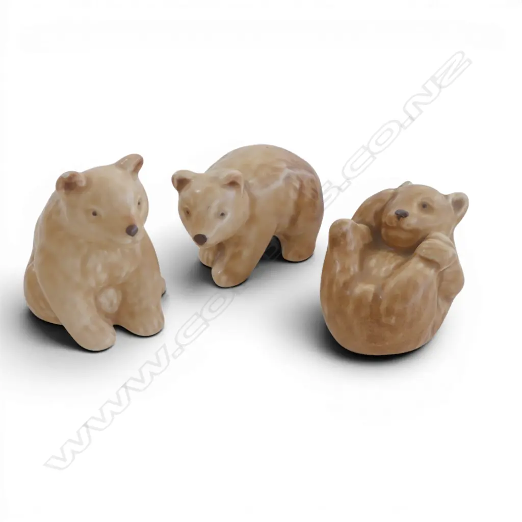 3 SYLVAC BABY BEAR FIGURINES, H.50mm tallest Image 1++