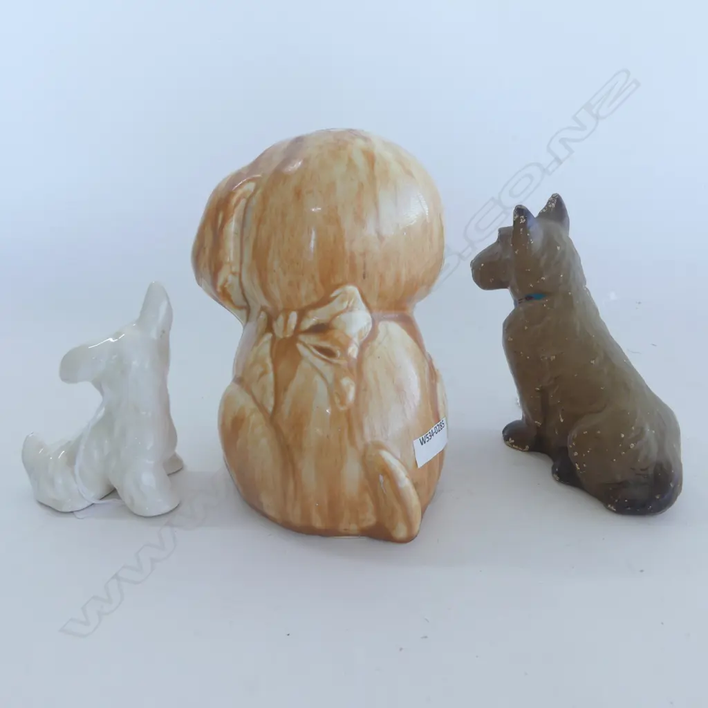 3 VINTAGE CHINA DOG ORNAMENTS SMALLEST BESWICK CHINA H95MM Image 1++