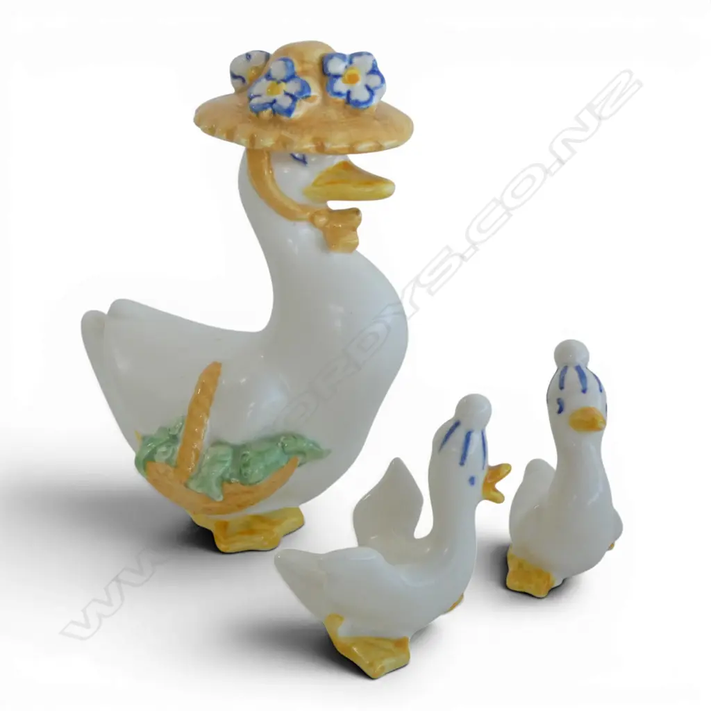 3 VINTAGE SYLVAC MOTHER DUCK & 2 DUCKLINGS, H.103mm Image 1++