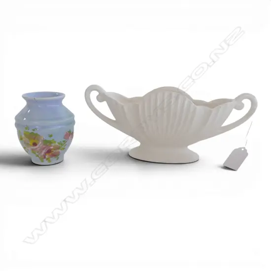 WHITE TITAN TWIN HANDLED VASE L240MM & 1940S C/LYNN SMALL BLUE VASE PAINTED FLOWERS H90MM