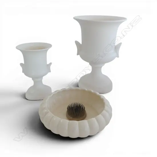 3 PCS CROWN LYNN, LRG URN VASE, SML URN VASE & ROSE DISH w CENTRAL FLOWER ROSE, lrg urn hairline crack to rim