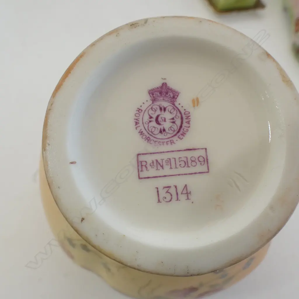 R/WORCESTER LIDDED JAR H110MM & LOCKE WORCESTER MILK & SUGAR H70MM Image 1++