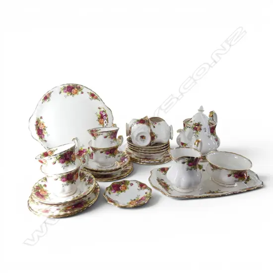 LG ROYAL ALBERT 'OLD COUNTRY ROSES' TEA SET...