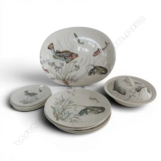 14 PCES JOHNSON BROS. 'FISH' CHINA INCL PLATTER W.405mm