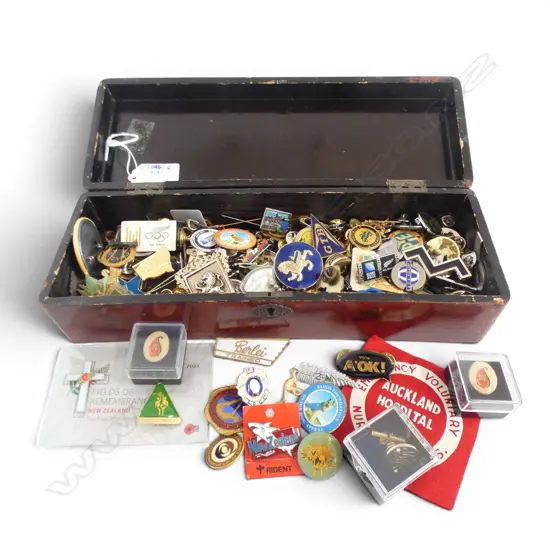 JAPANESE LAQUER BOX L270  FULL OF BADGES & PINS