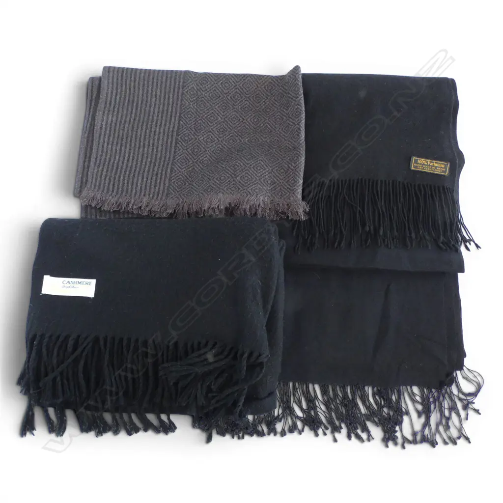 4 VINTAGE LUXURY SCARVES FROM NEPAL & SURROUNDING AREAS Image 1++
