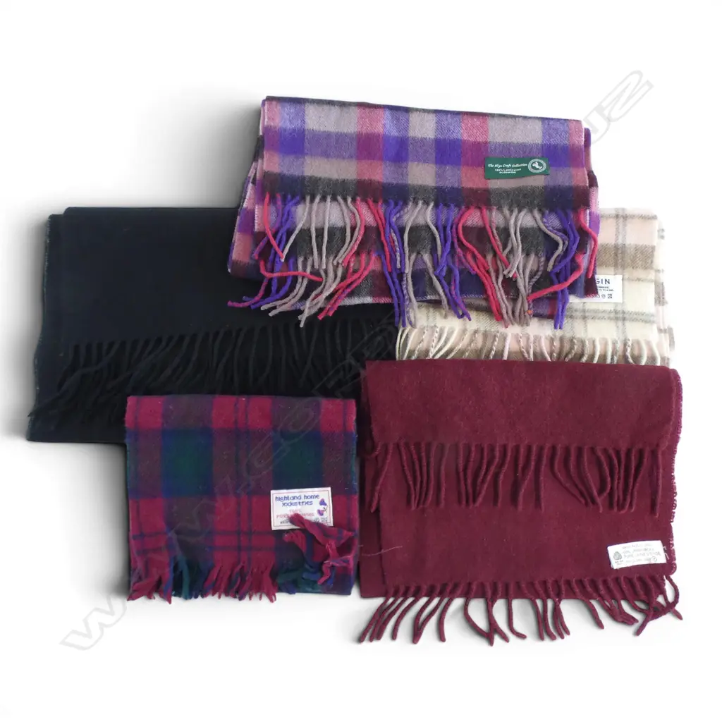 BOX OF 6 VINTAGE SCOTTISH WOOL SCARVES Image 1++
