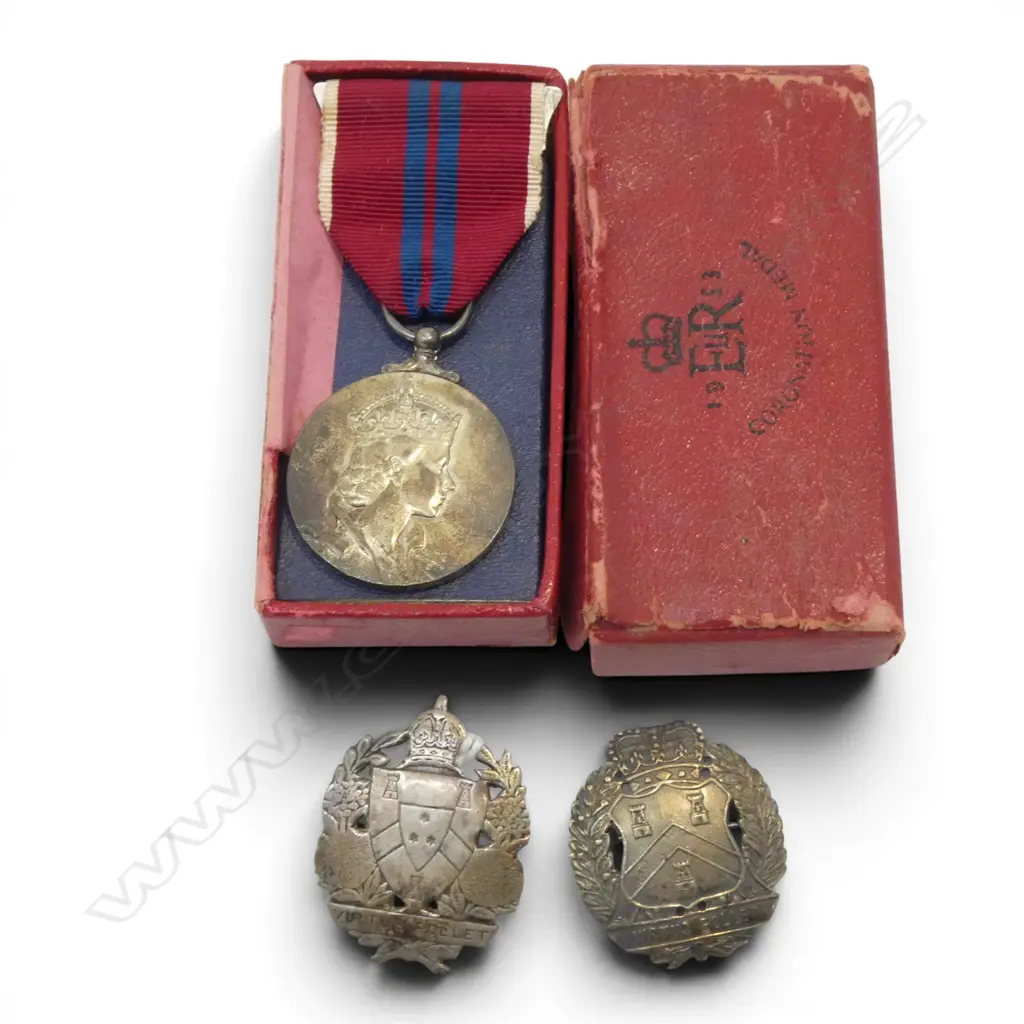 E.II CORONATION MEDAL (BOXED) & 2 KINGS COLLEGE SILVER CAP BADGES 12gms Image 1++