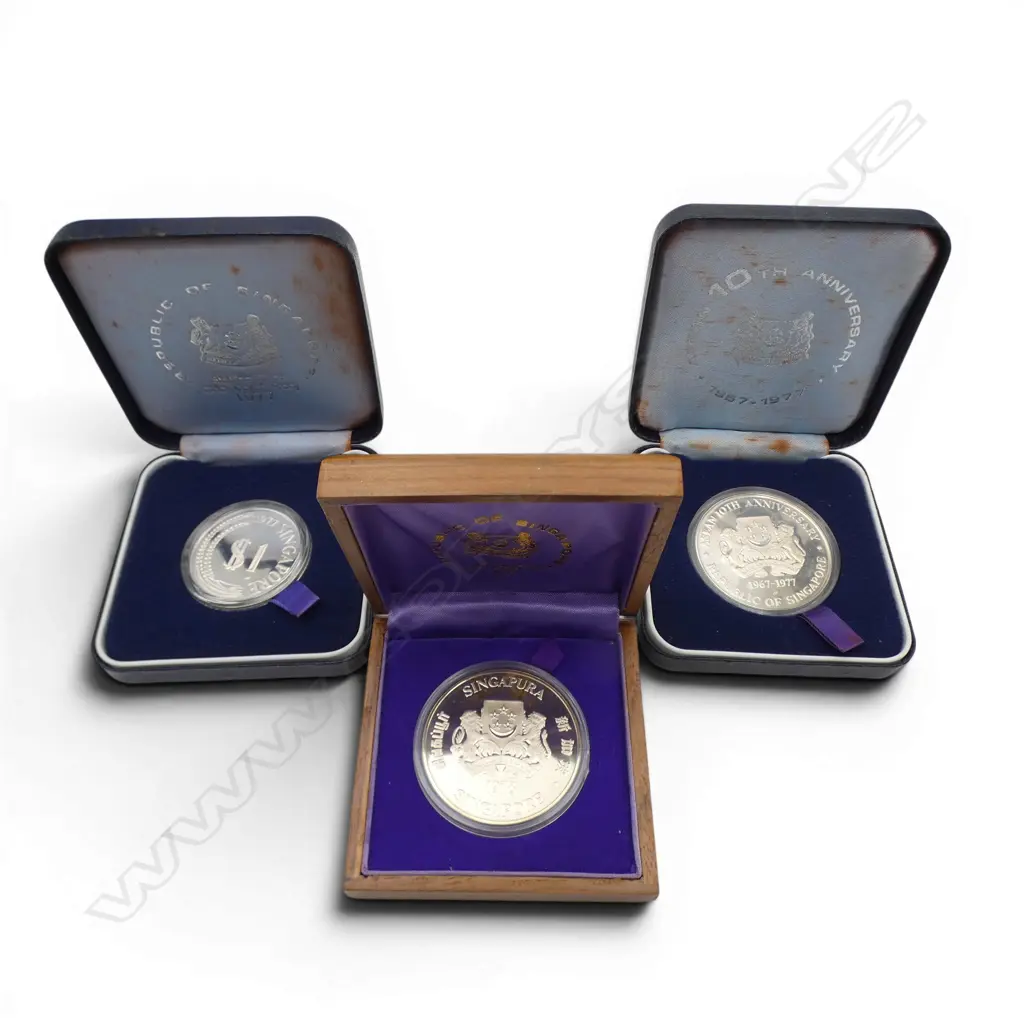 3 CASED SILVER PROOF COINS; REPUBLIC OF SINGAPORE 10th ANNIV. 1977, SINGAPORE 1978 & SINGAPORE 1977 Image 1++