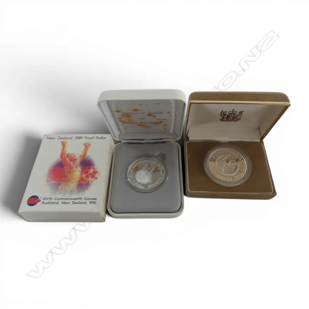 2 BOXED NZ PROOF SILVER DOLLAR COINS 1987 &1989 COMMONWEALTH GAMES  Image 1++