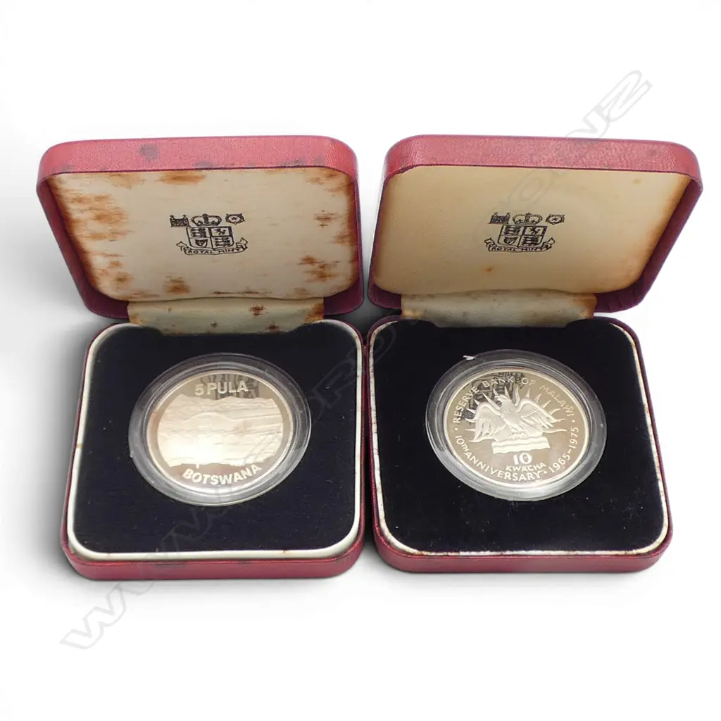 2 CASED 10th ANNIV. INDEPENDANCE .925 PROOF COINS; BOTSWANA 1976 & MALAWI 1974 55gms TW Image 1++