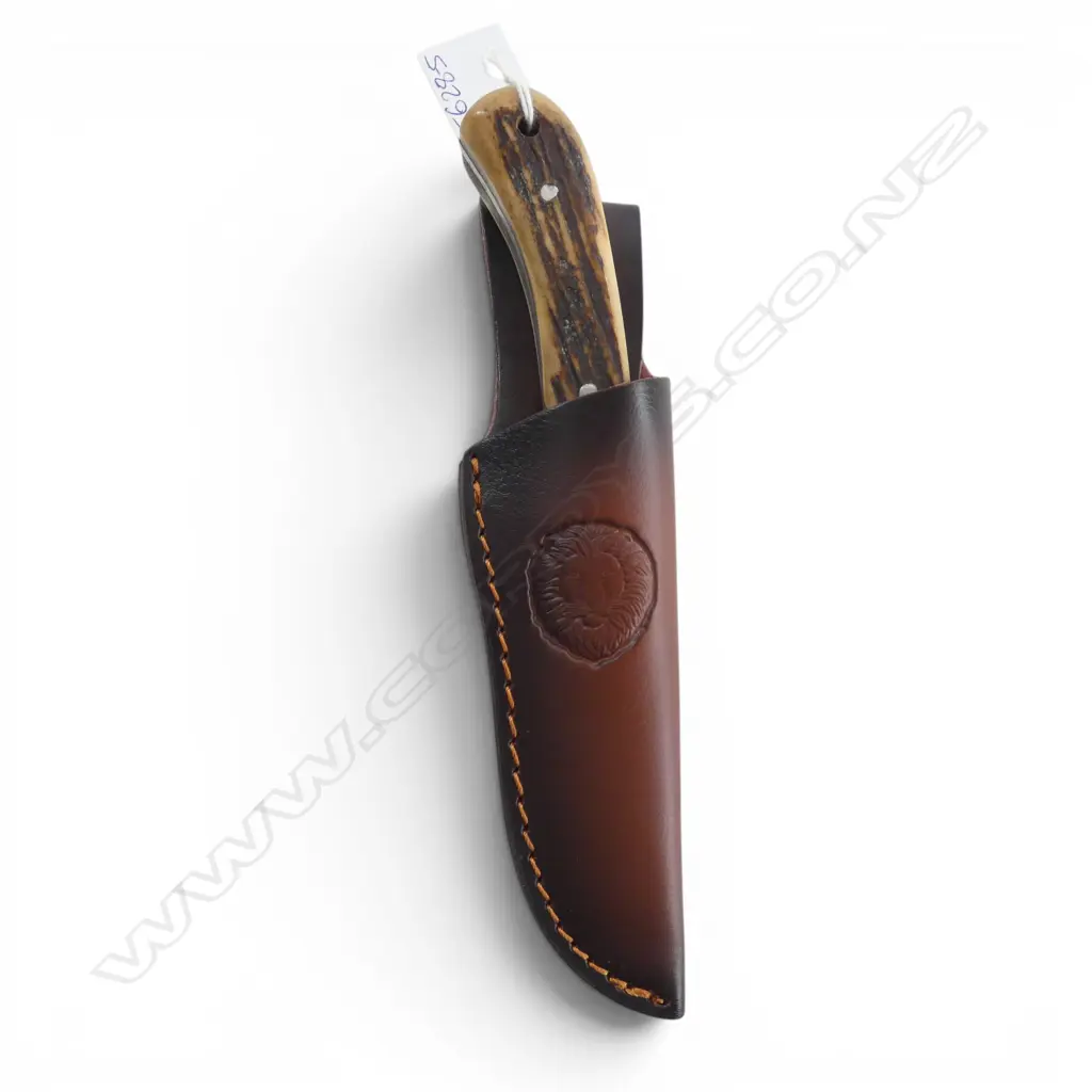 DAMASCUS STEEL HUNTING KNIFE embossed lion leather sheath, deer antler handle L.210mm Image 1++