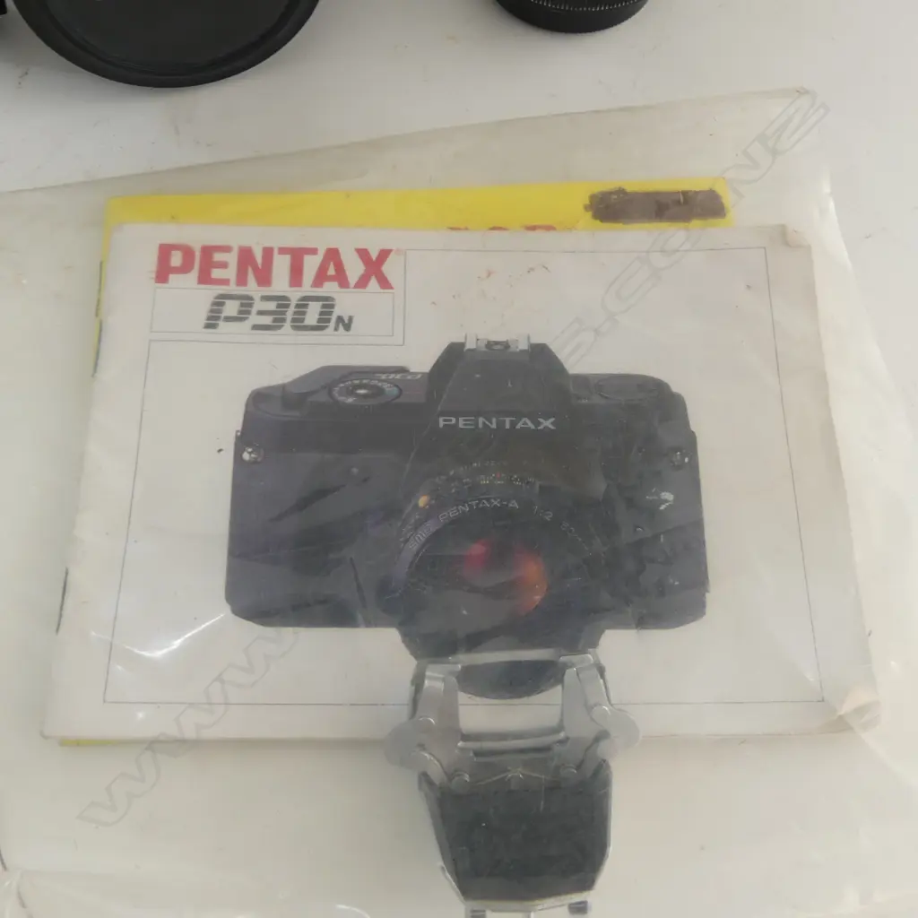 PENTAX P30 N CAMERA, SUNPAK AUTO 124 FLASH & PANAGOR ZOOM LENS 1:3.8 85-205mm Image 1++